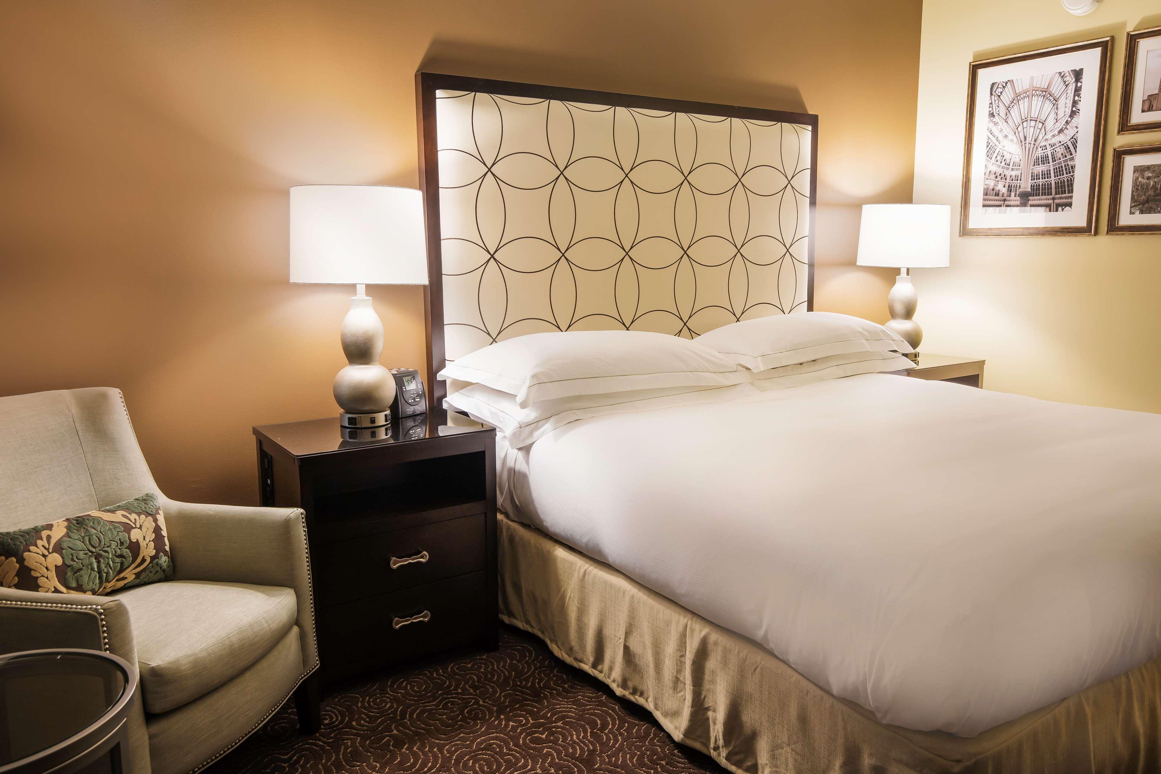 Отель Hilton Baton Rouge Capitol Center Экстерьер фото