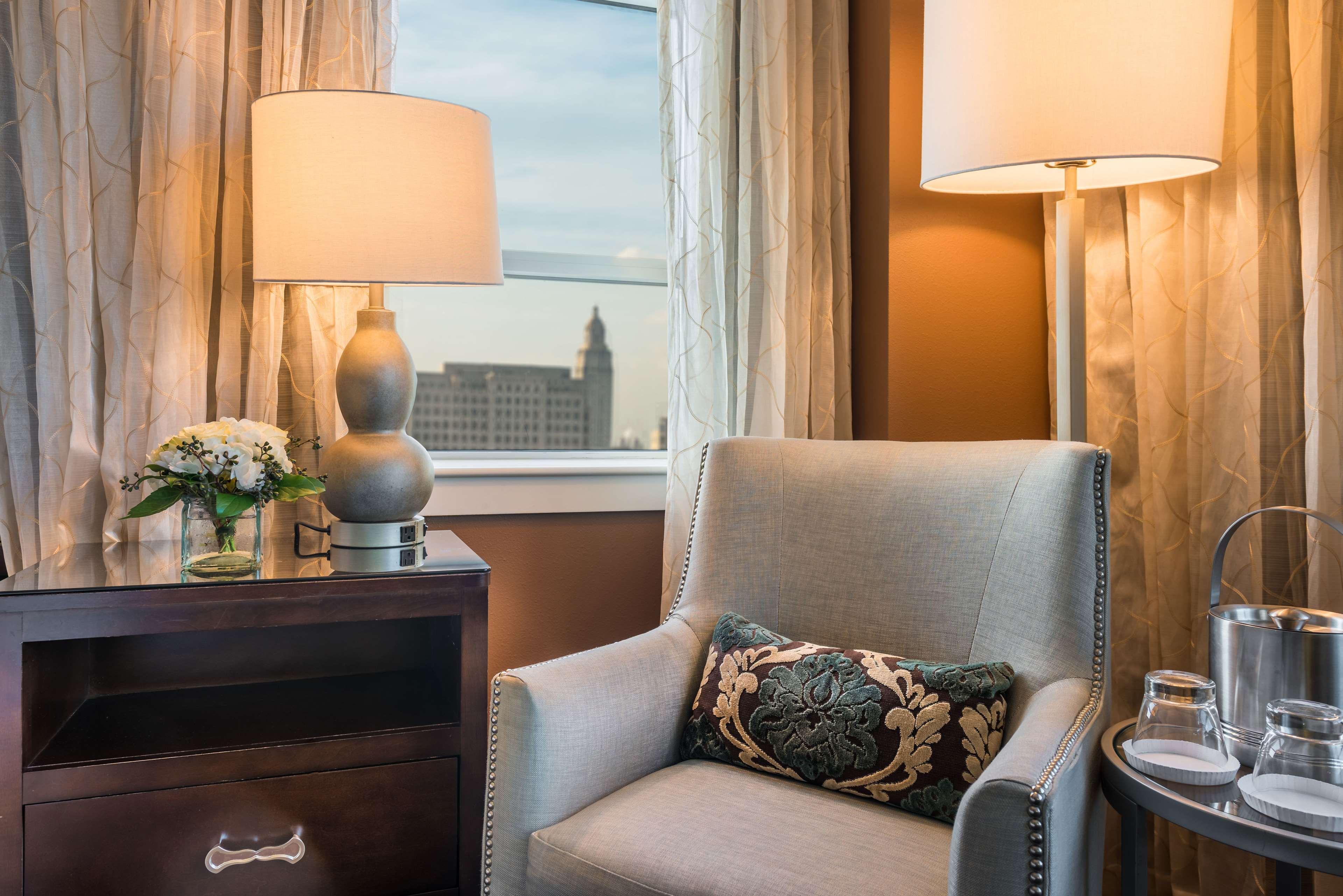 Отель Hilton Baton Rouge Capitol Center Экстерьер фото