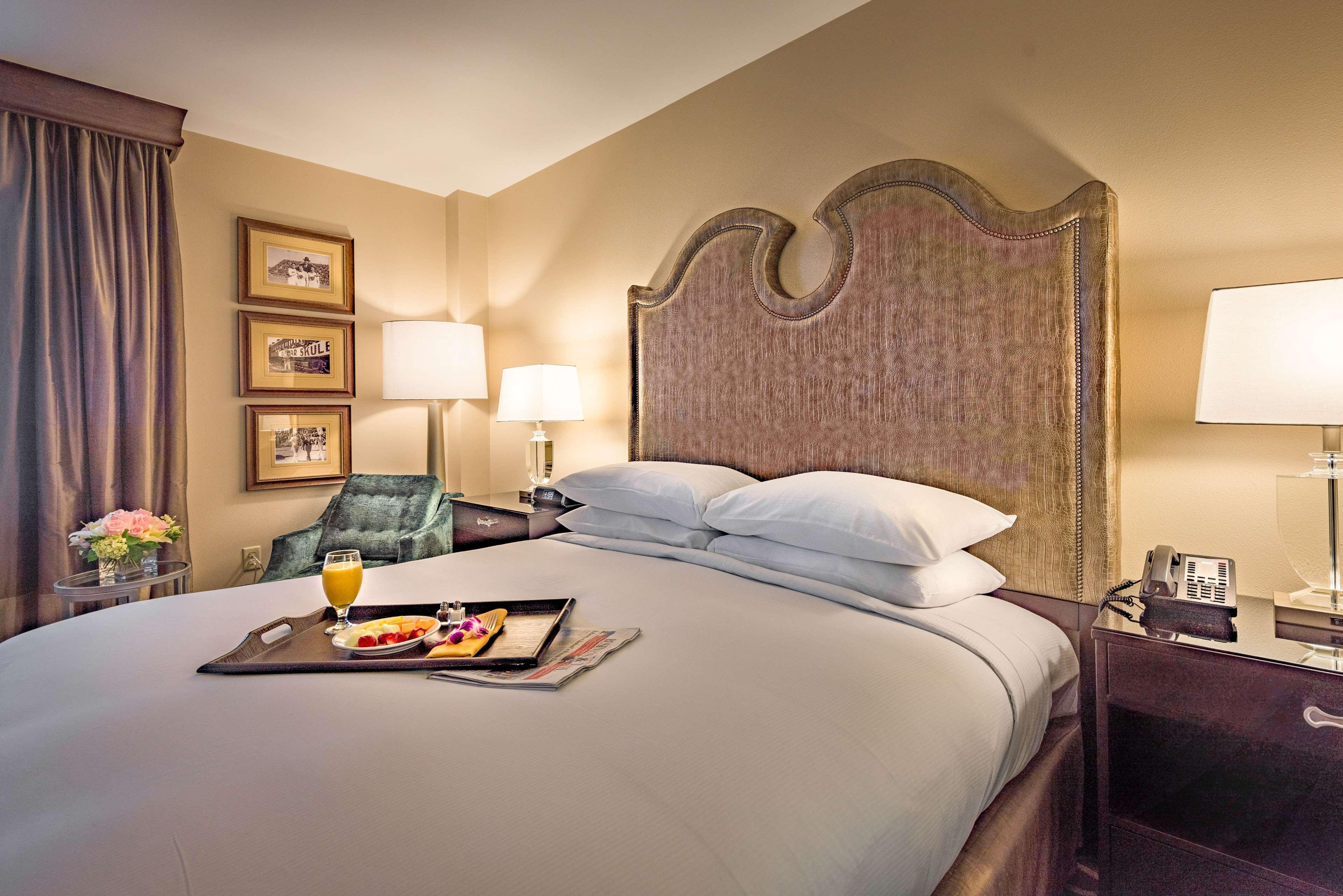 Отель Hilton Baton Rouge Capitol Center Экстерьер фото