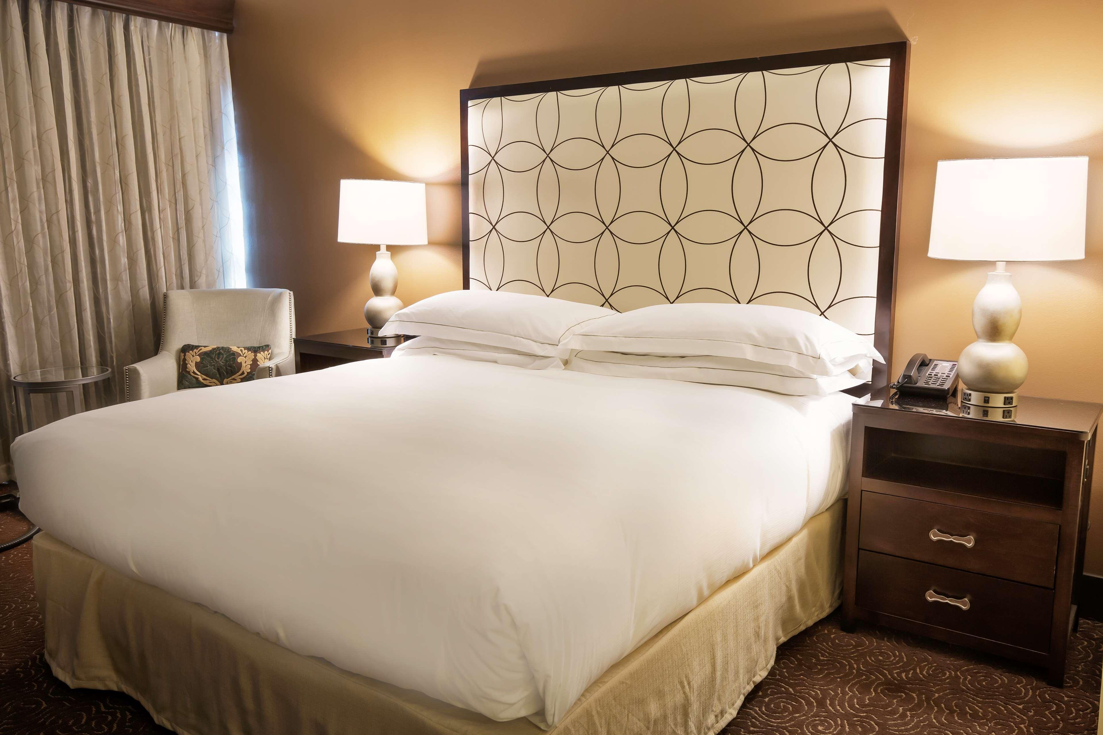 Отель Hilton Baton Rouge Capitol Center Экстерьер фото