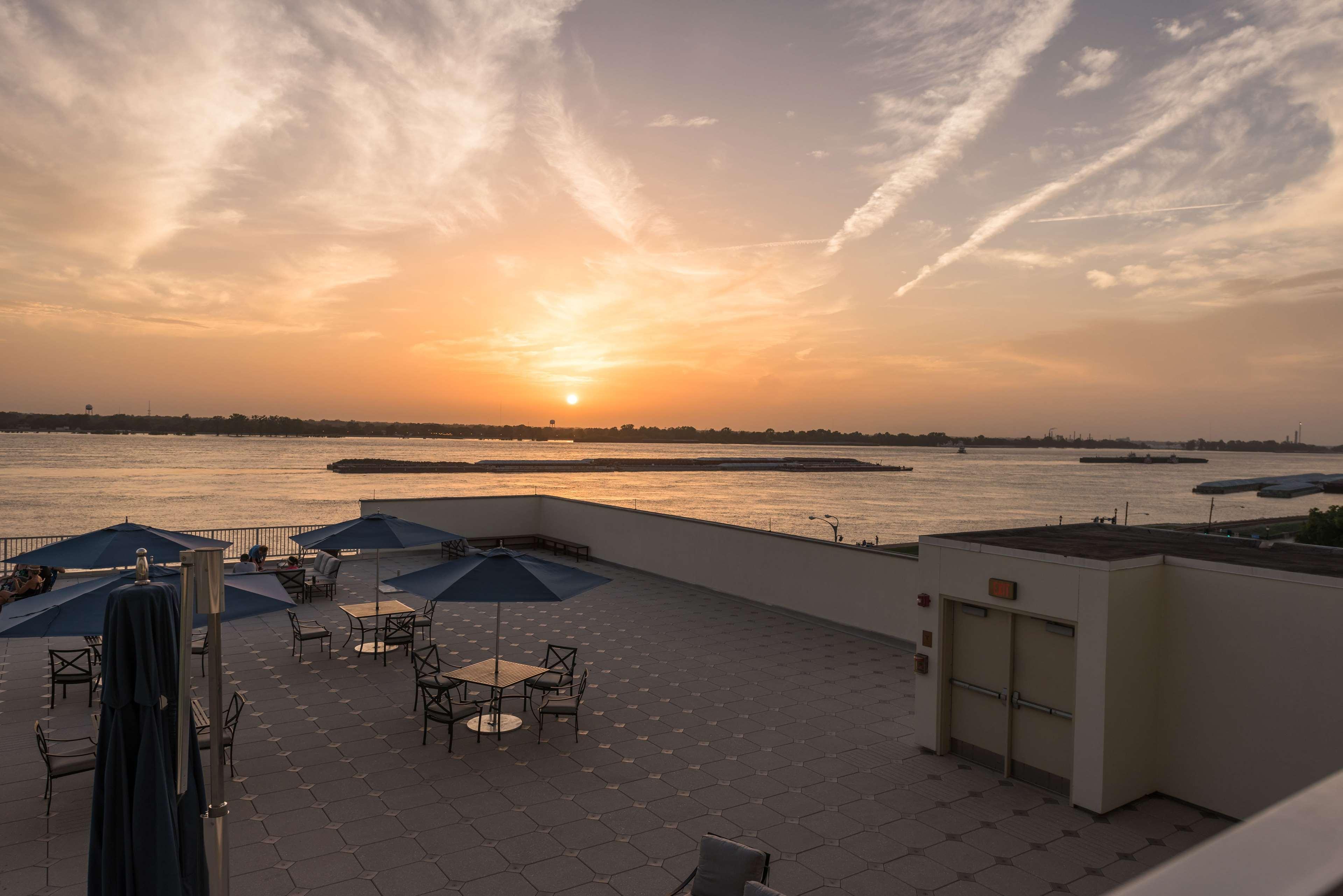 Отель Hilton Baton Rouge Capitol Center Экстерьер фото