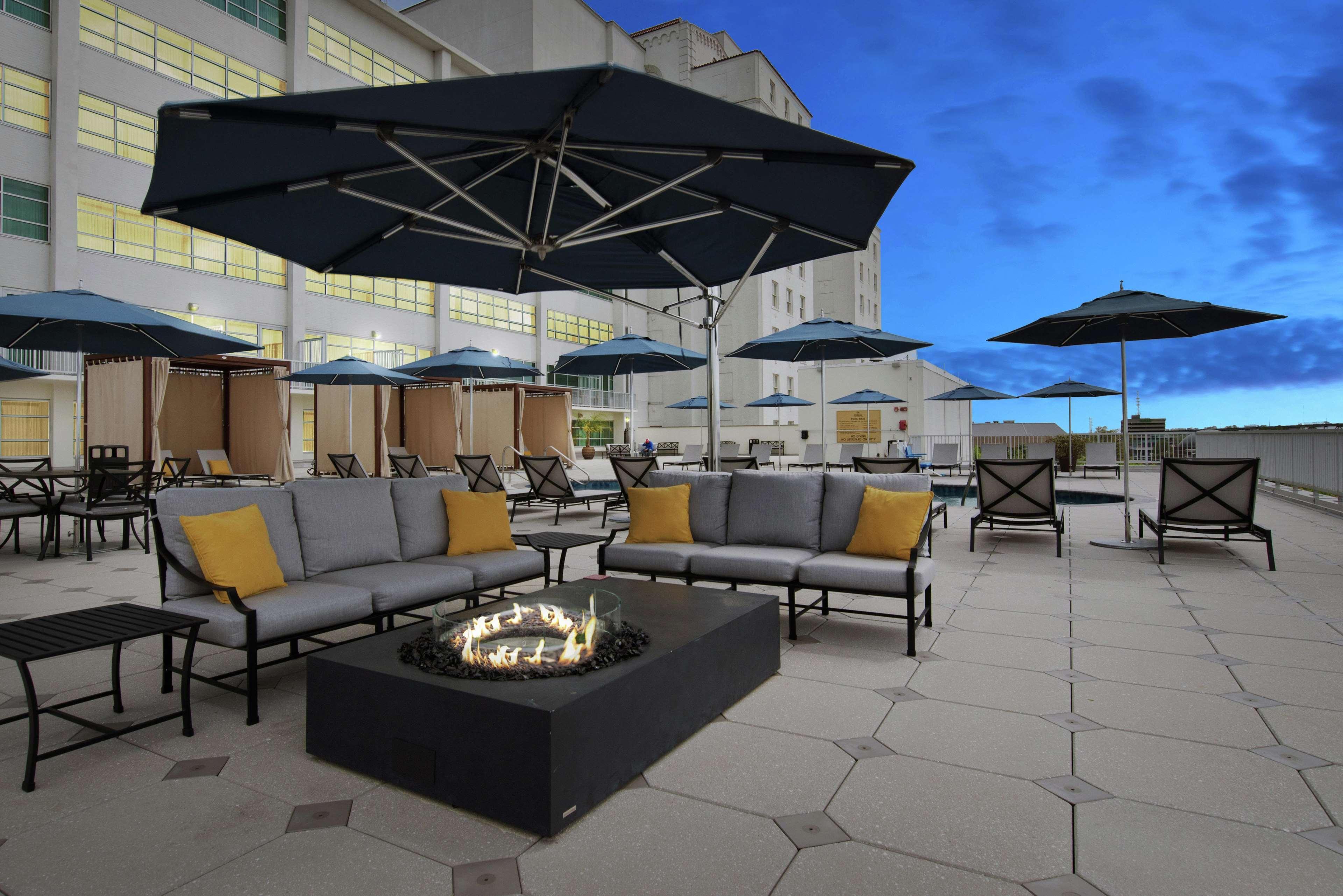 Отель Hilton Baton Rouge Capitol Center Экстерьер фото