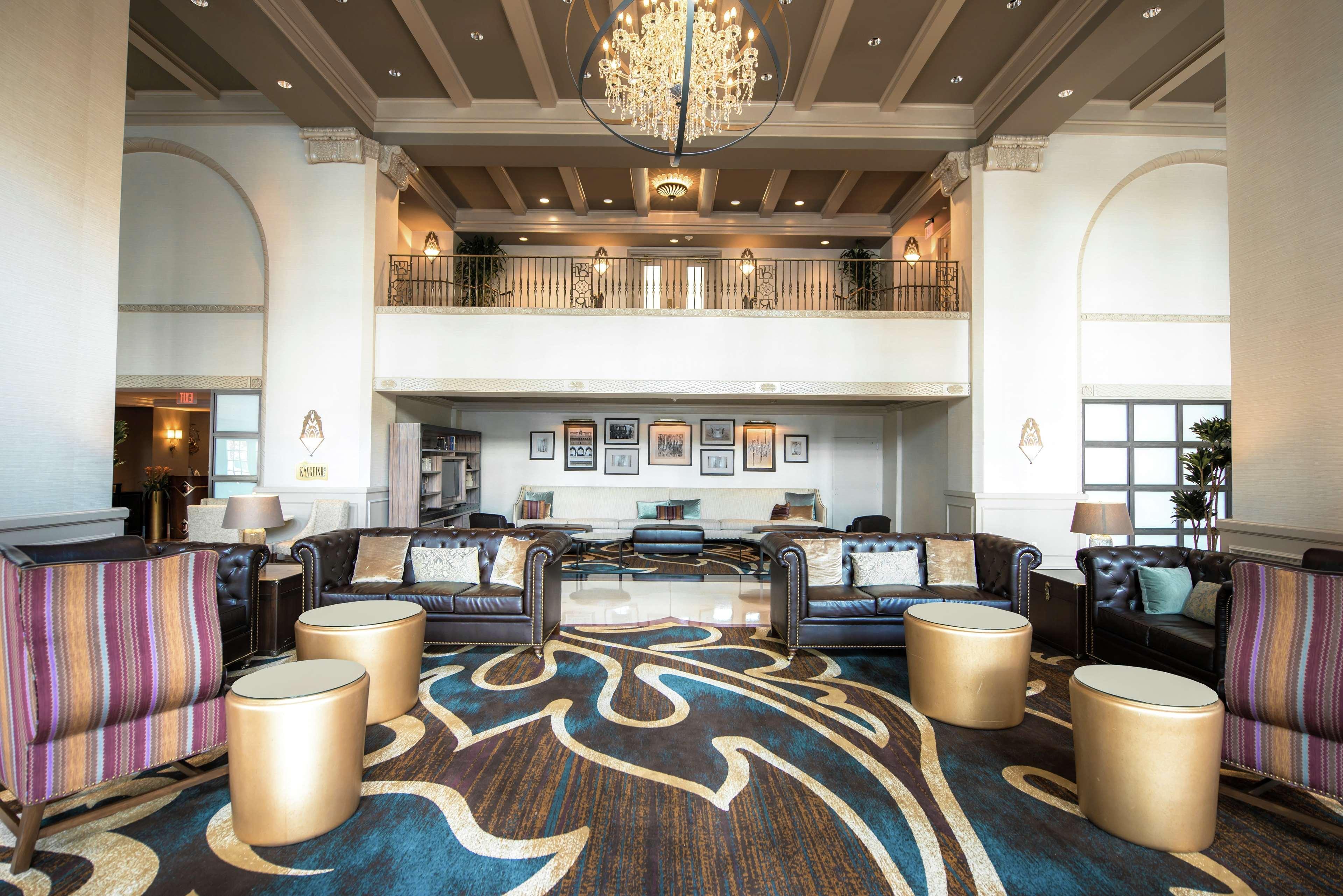 Отель Hilton Baton Rouge Capitol Center Экстерьер фото