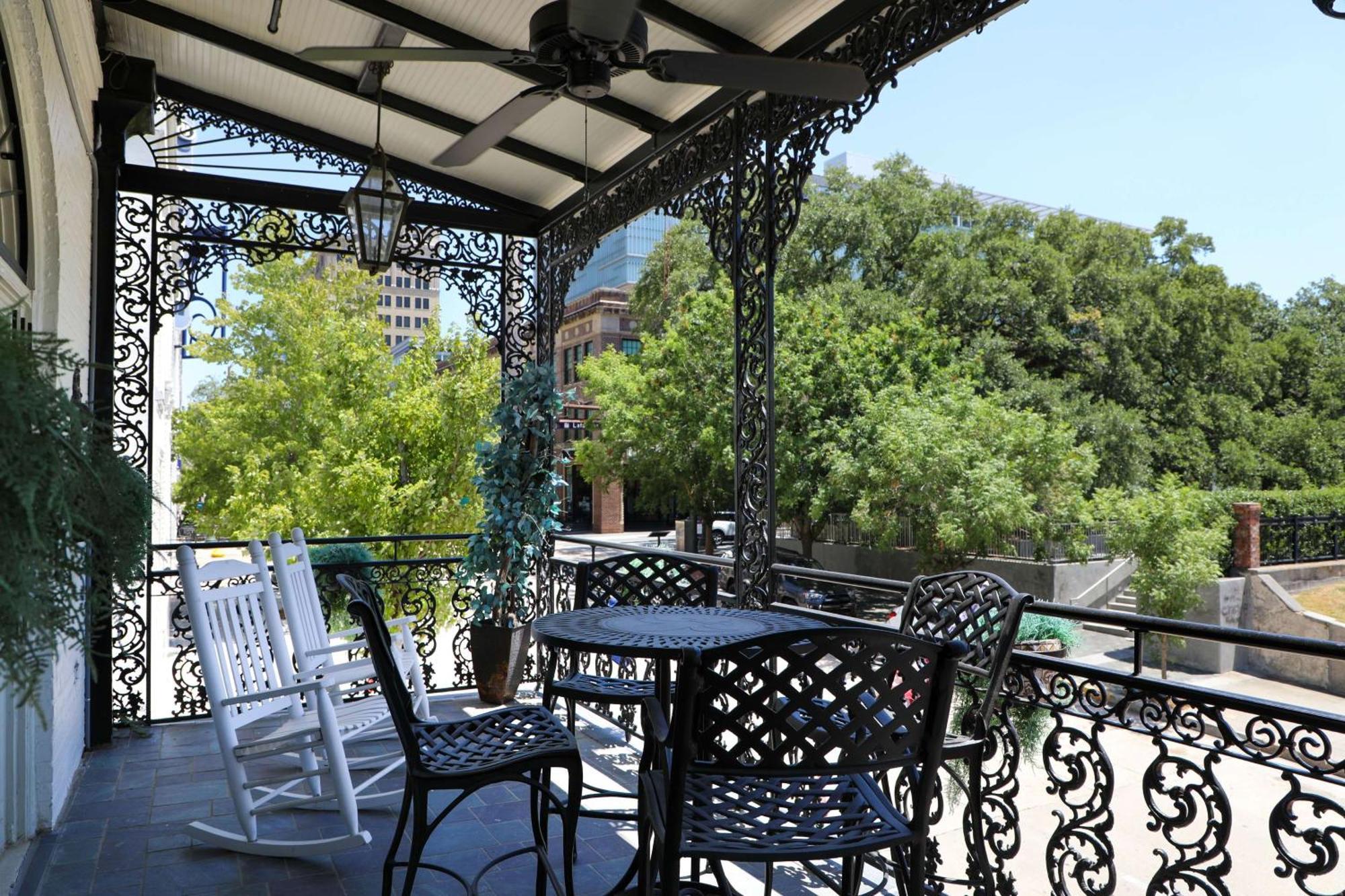 Отель Hilton Baton Rouge Capitol Center Экстерьер фото
