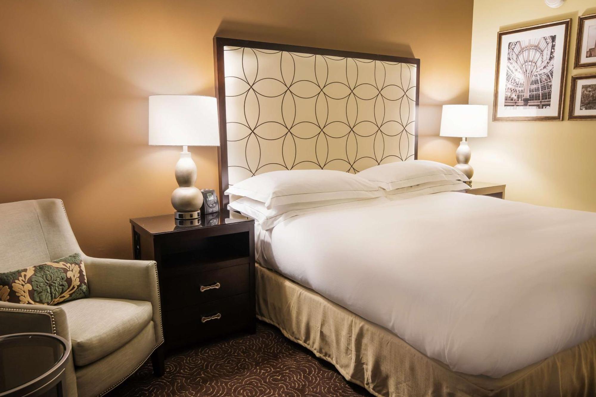 Отель Hilton Baton Rouge Capitol Center Экстерьер фото