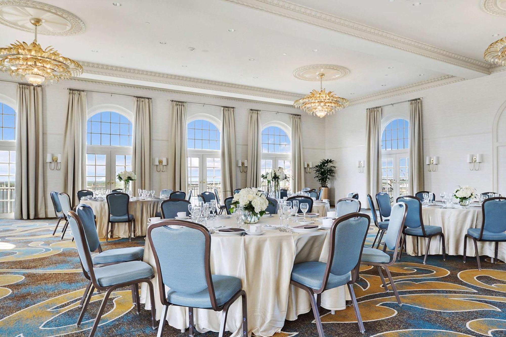Отель Hilton Baton Rouge Capitol Center Экстерьер фото