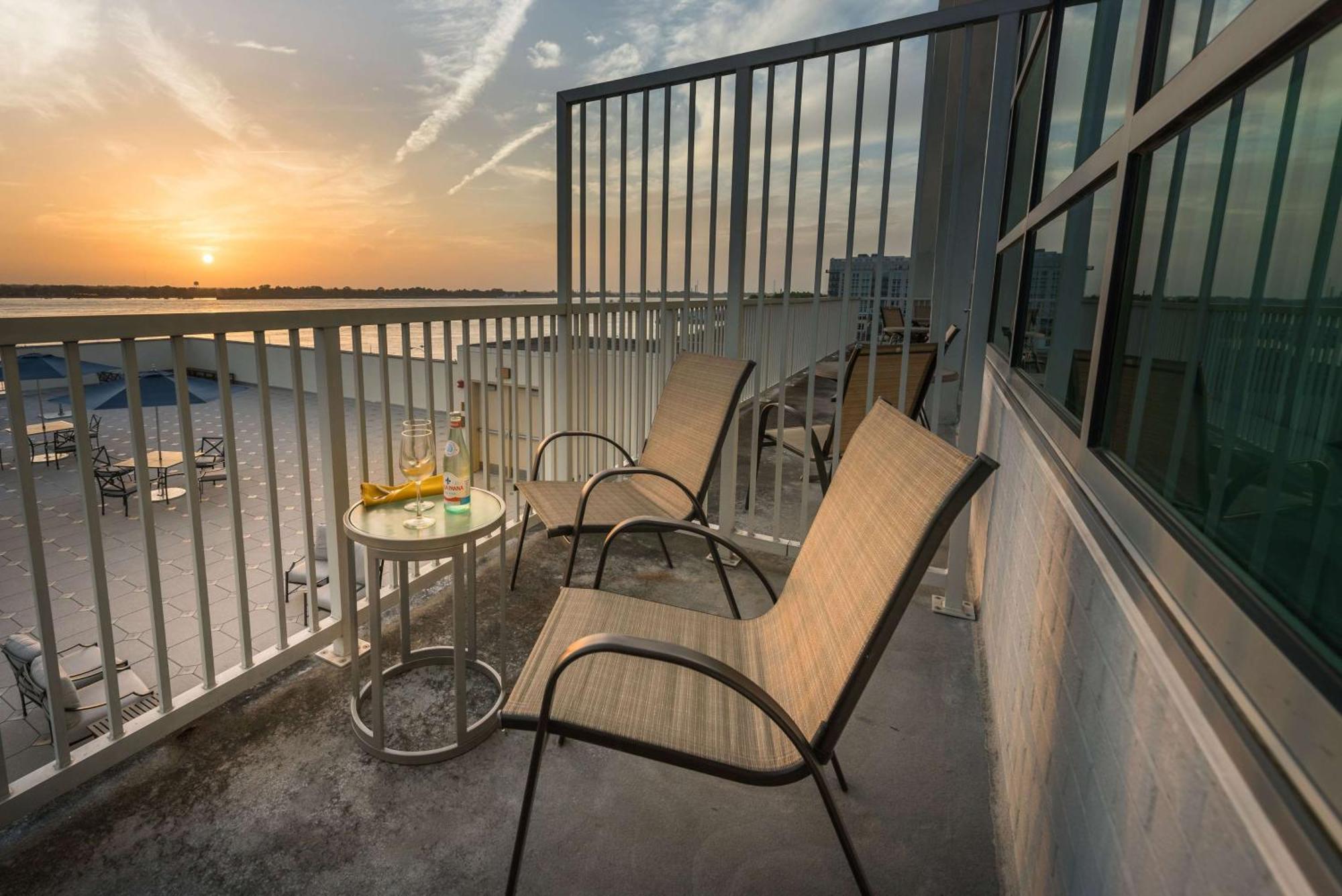 Отель Hilton Baton Rouge Capitol Center Экстерьер фото