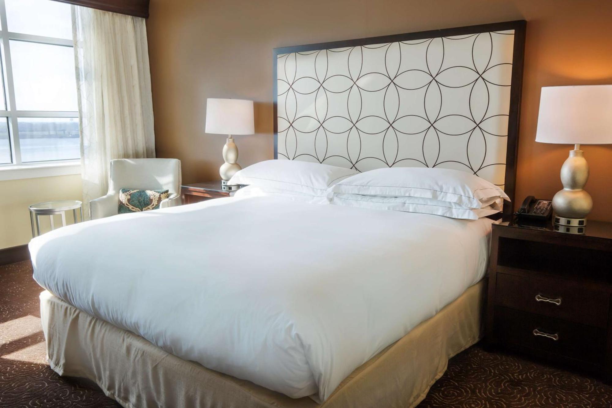 Отель Hilton Baton Rouge Capitol Center Экстерьер фото