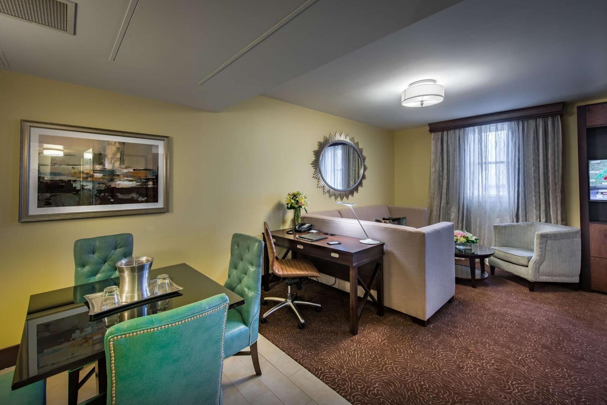 Отель Hilton Baton Rouge Capitol Center Экстерьер фото