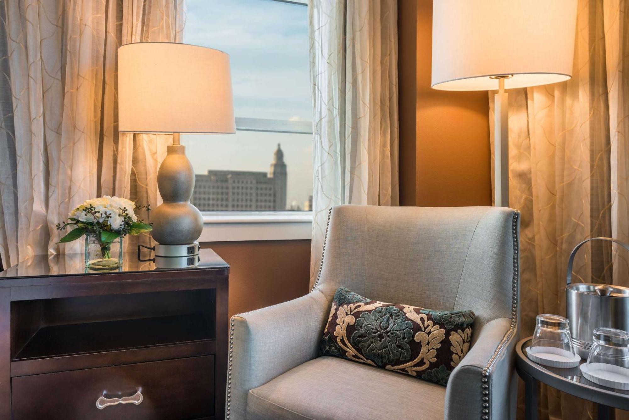 Отель Hilton Baton Rouge Capitol Center Экстерьер фото