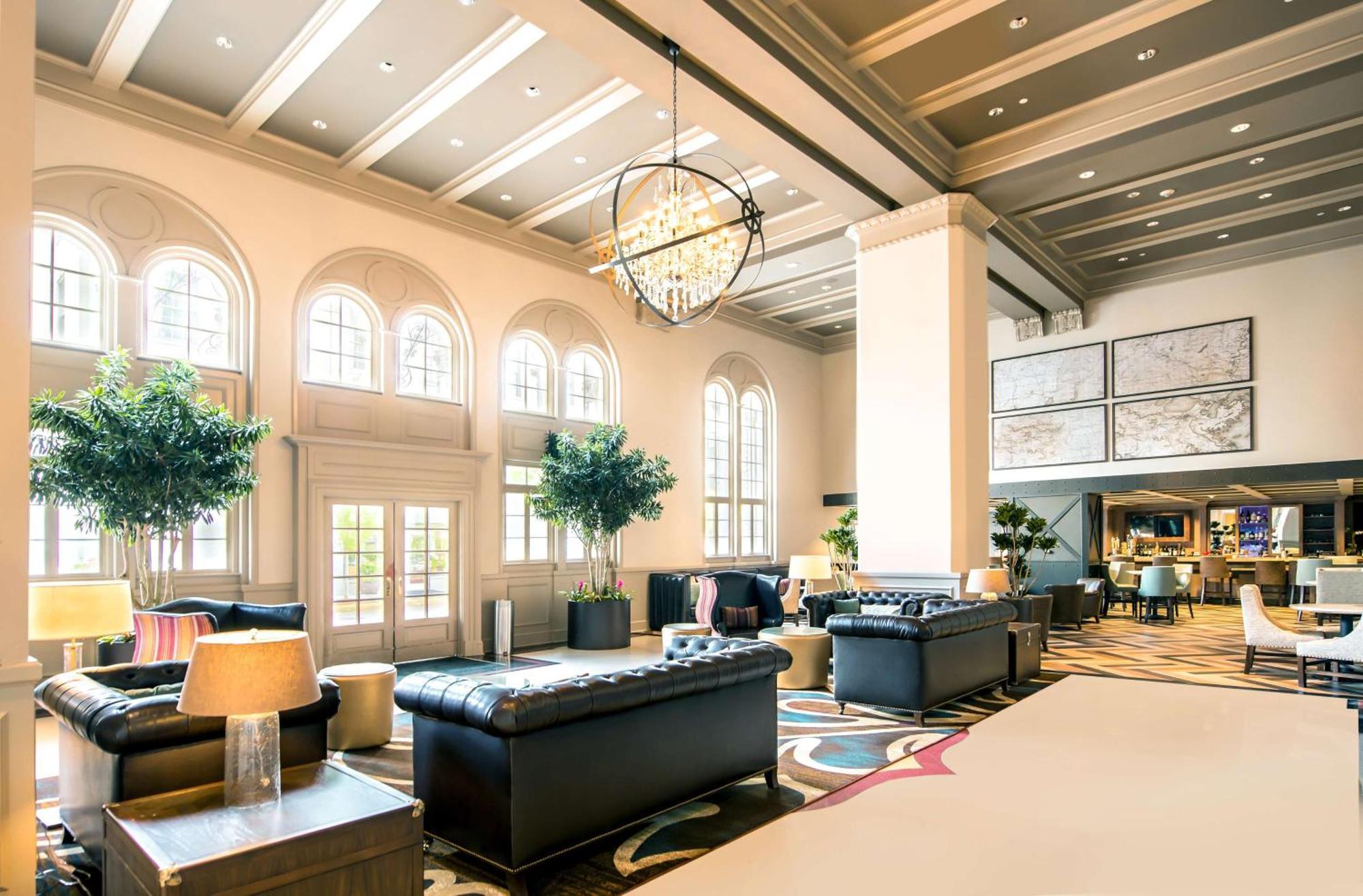 Отель Hilton Baton Rouge Capitol Center Экстерьер фото